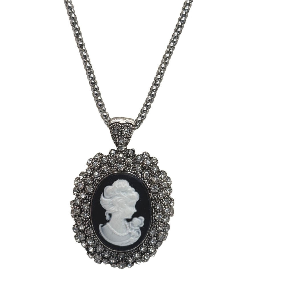Cameo Pendant Necklace Black White Lady Rhinestone Silver Tone‎ vintage style